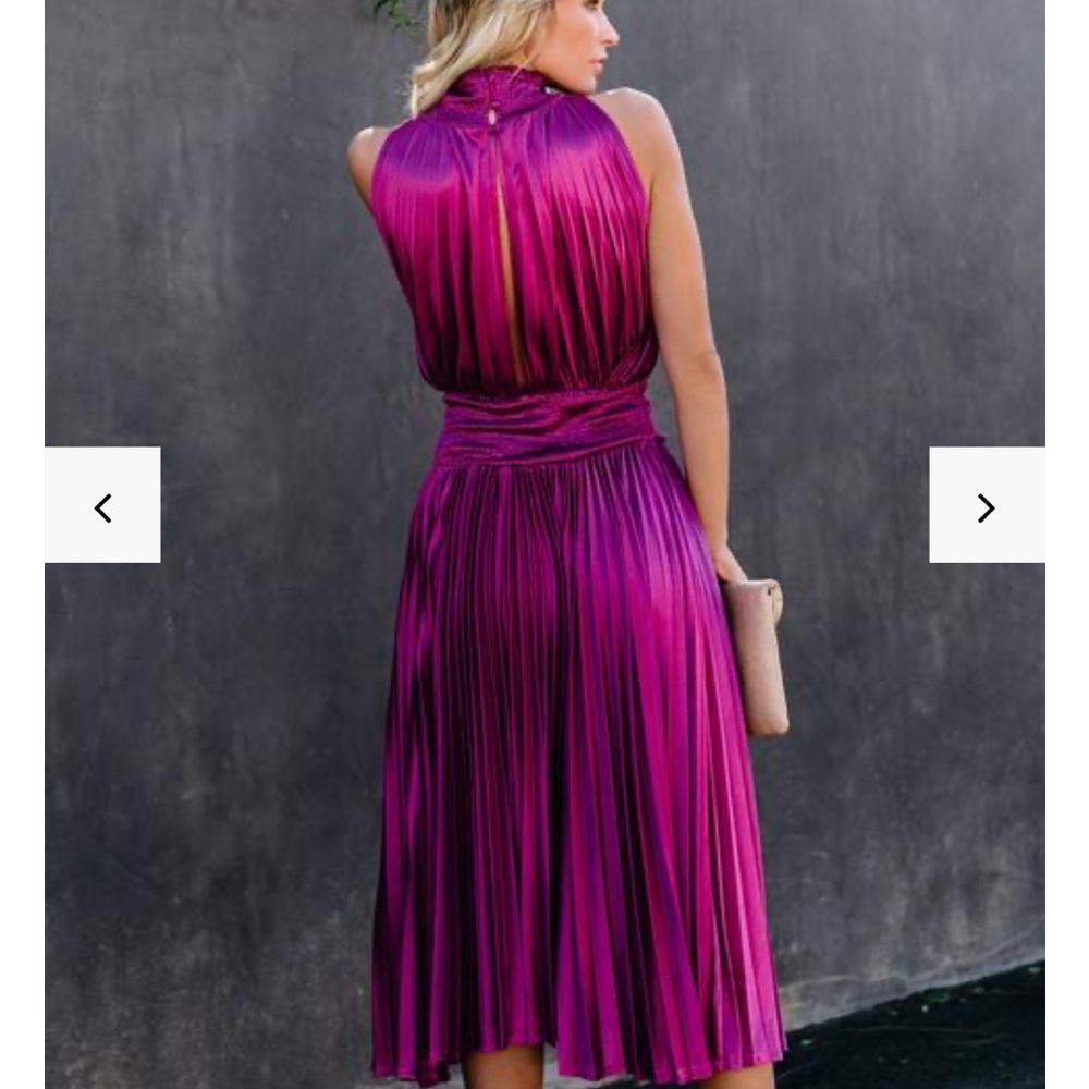 PONT DES ARTS
PLEATED SMOCKED
MIDI DRESS